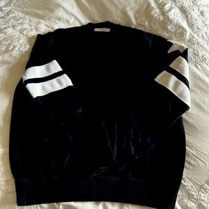 Givenchy sweater size large. Unisex